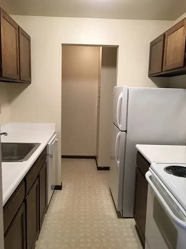 English Meadows Apartment Homes - Apartment - 10