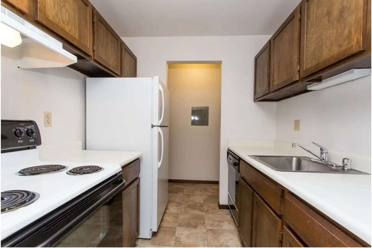 English Meadows Apartment Homes - Apartment - 4