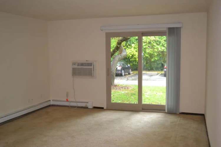 Greenfield apartments for rent - image - quail-hollow-apartments-greenfield-wi-building-photo (10).jpg