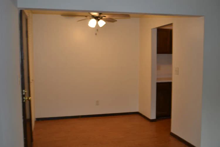 Greenfield apartments for rent - image - quail-hollow-apartments-greenfield-wi-building-photo (11).jpg