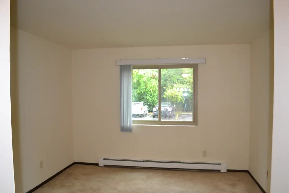 Greenfield apartments for rent - image - quail-hollow-apartments-greenfield-wi-building-photo (6).jpg