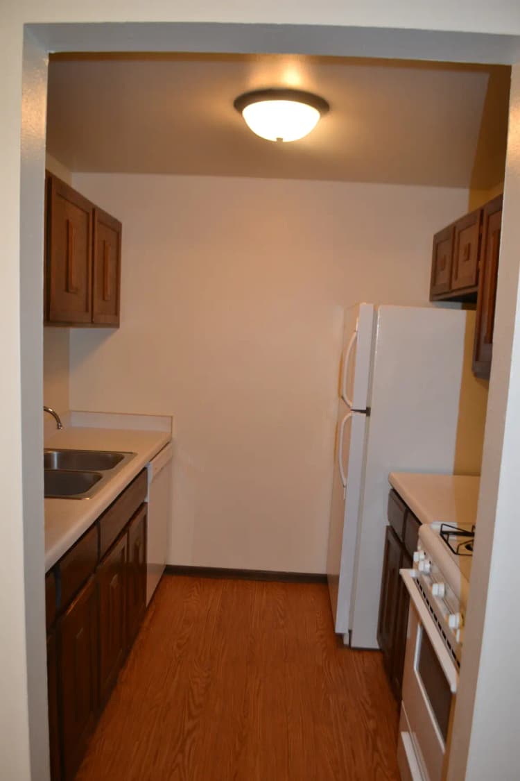 Greenfield apartments for rent - image - quail-hollow-apartments-greenfield-wi-building-photo (7).jpg