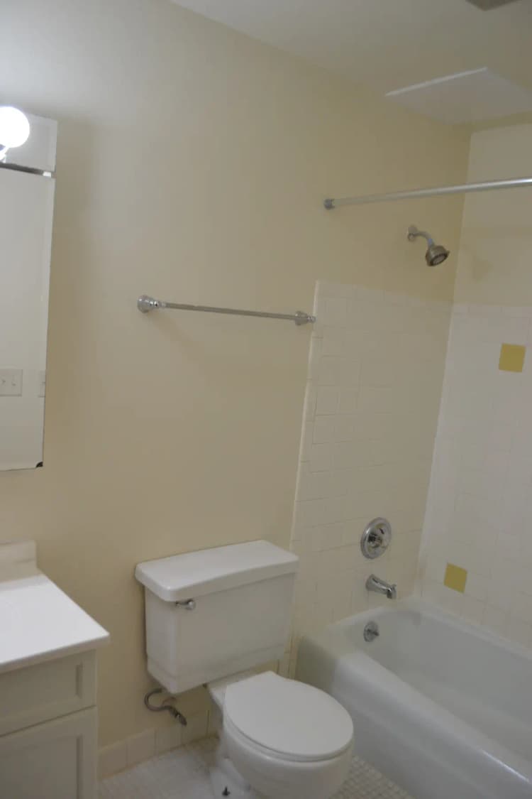 Greenfield apartments for rent - image - quail-hollow-apartments-greenfield-wi-building-photo (9).jpg