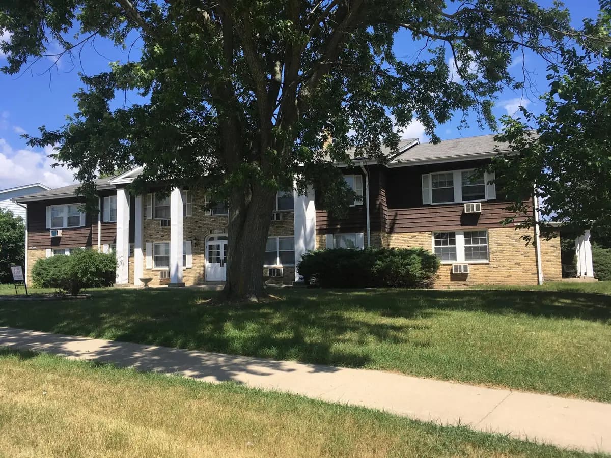Greenfield apartments for rent - image - 5000-w-cold-spring-rd-greenfield-wi-primary-photo.jpg