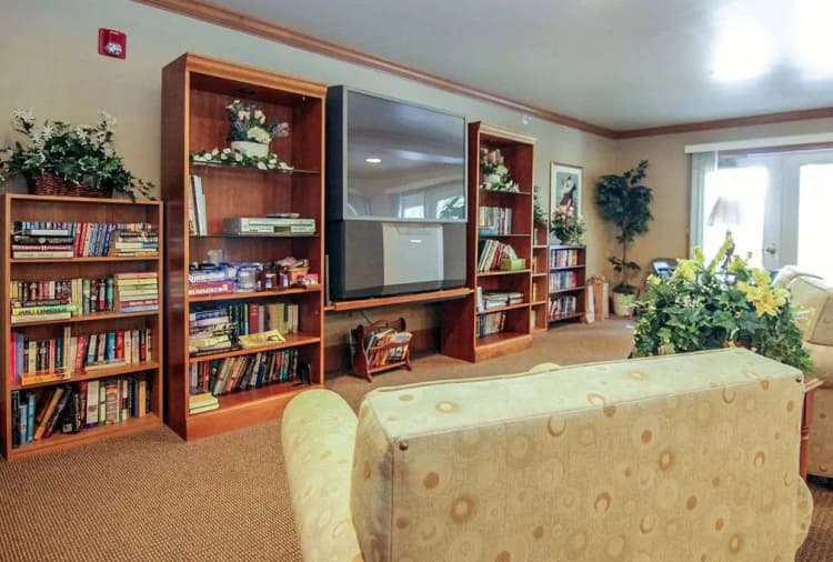 Greenfield apartments for rent - image - Video Tour Photos 2015 (114).jpg