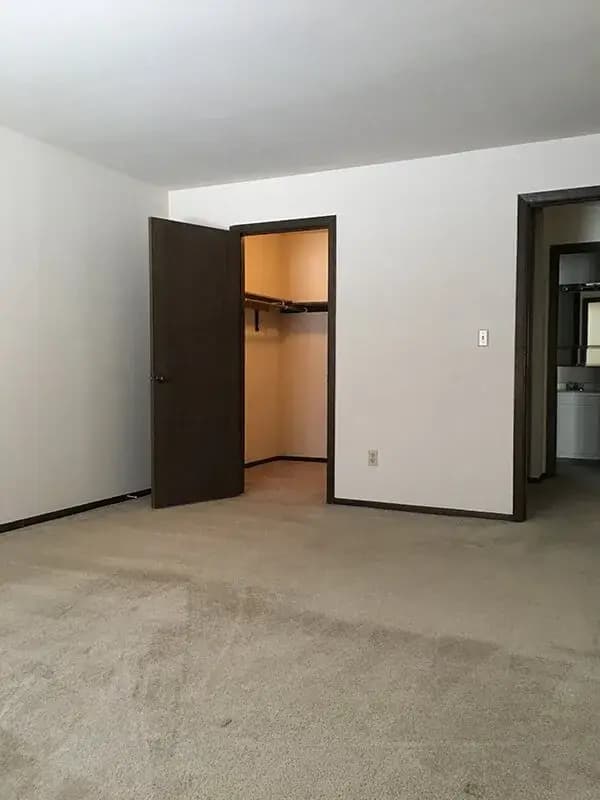 Greenfield apartments for rent - image - Unit+pics+023-1920w.webp