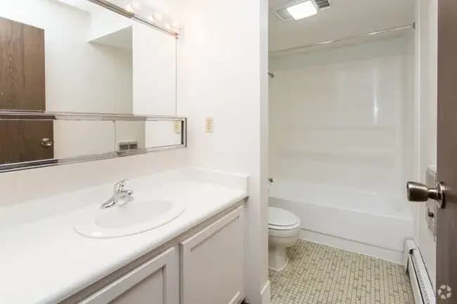 Greenfield apartments for rent - image - english-meadows-bathroom327147-1920w.webp