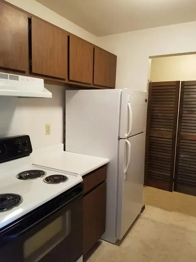 Greenfield apartments for rent - image - english-meadows-kitchen78201-1920w.webp