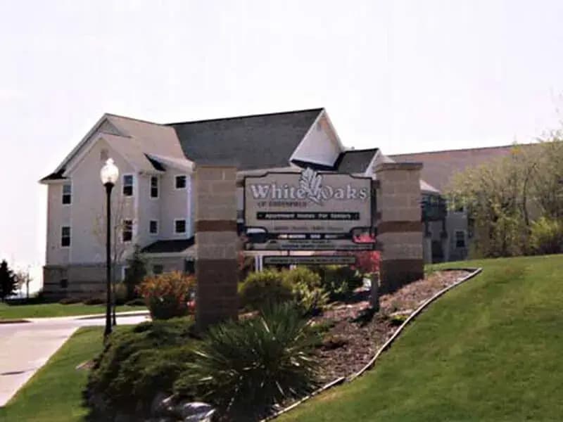 Greenfield apartments for rent - Property image - White Oaks Apartment Homes - 3