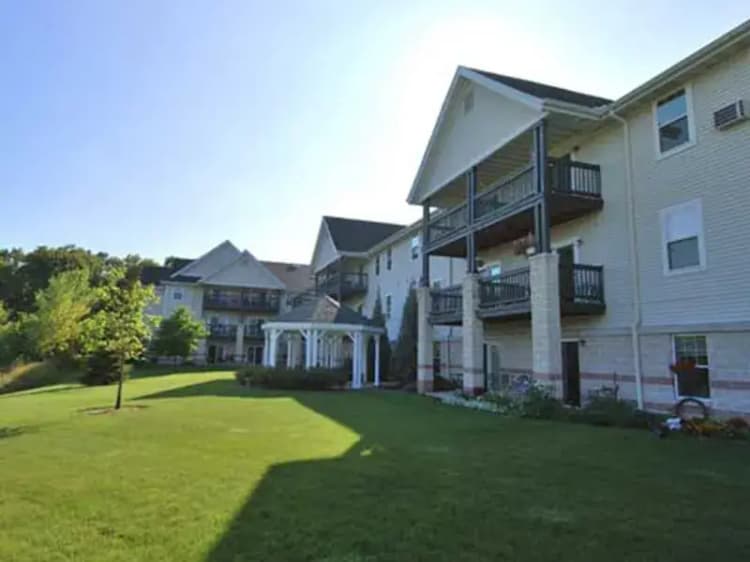 Greenfield apartments for rent - image - white-oaks-exterior472745-1920w.webp