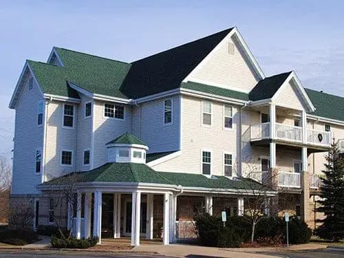 Greenfield apartments for rent - image - white-oaks-exterior72745-1920w.webp