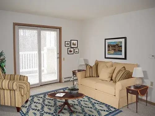 Greenfield apartments for rent - image - white-oaks-living-room29763-1920w.webp