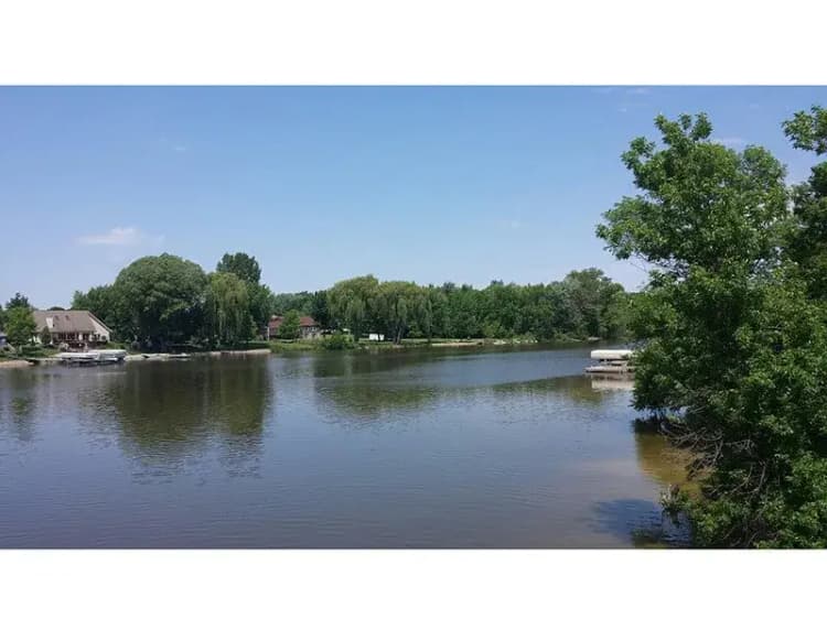 Greenfield apartments for rent - image - white-oaks-view29763-1920w.webp