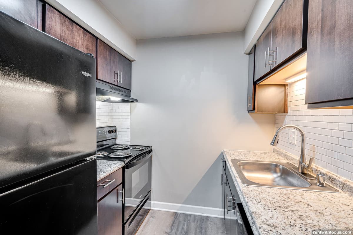 Greenfield apartments for rent - image - large (25).jpg