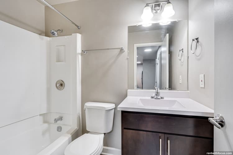 Greenfield apartments for rent - image - large (32).jpg