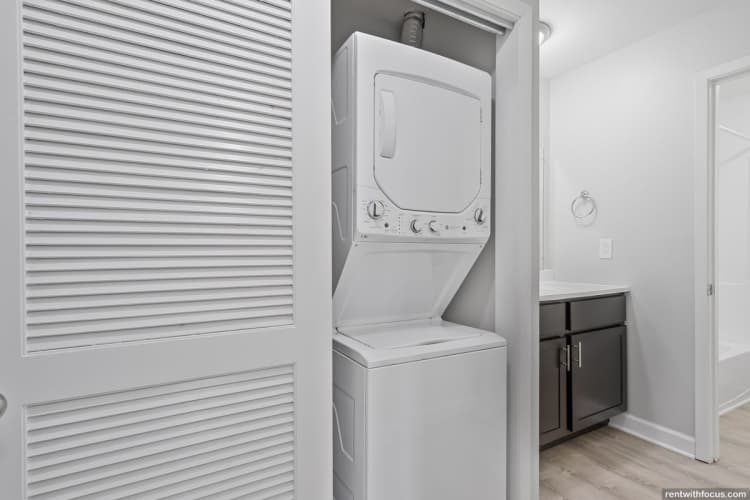 Greenfield apartments for rent - image - large (37).jpg