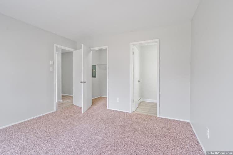 Greenfield apartments for rent - image - large (41).jpg