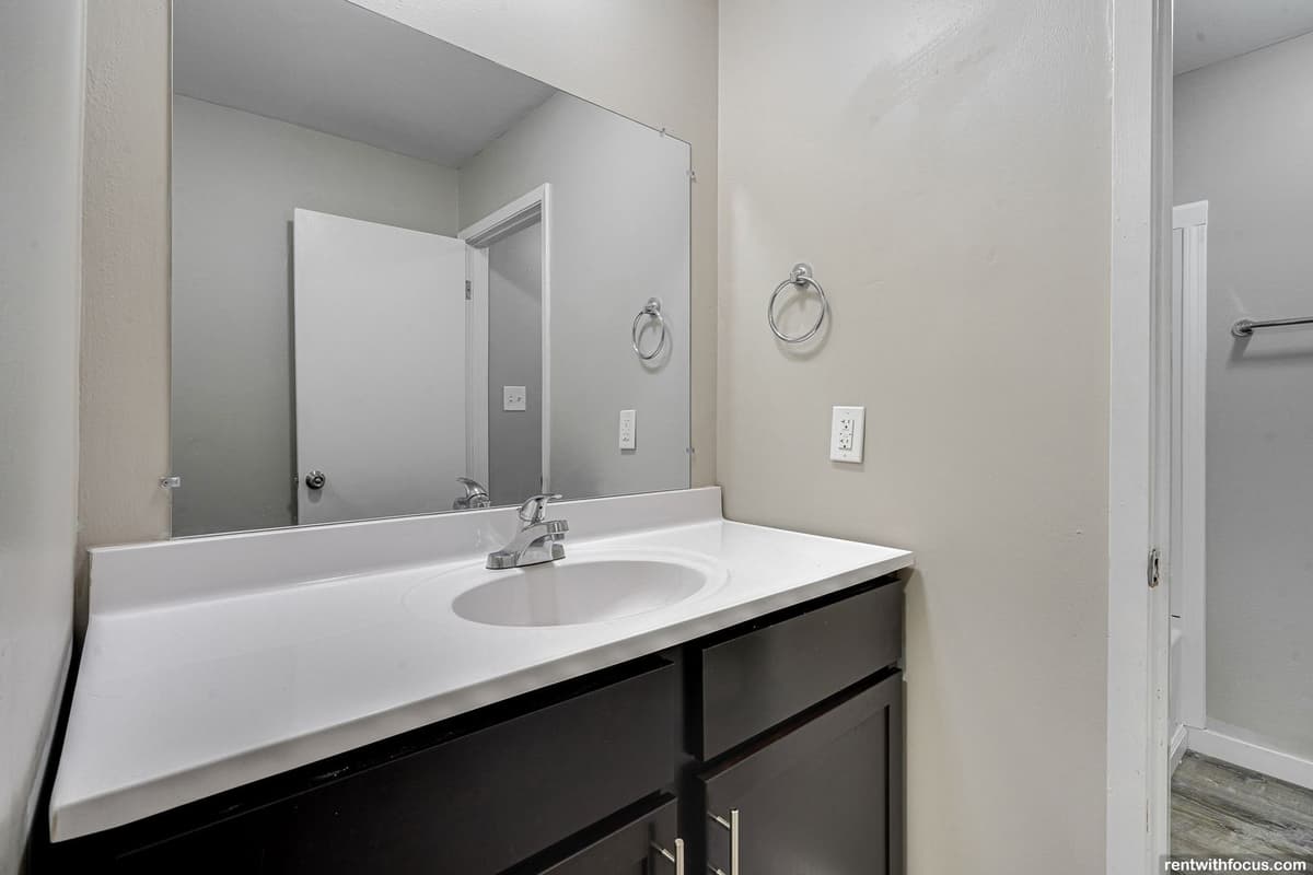 Greenfield apartments for rent - image - large (53).jpg