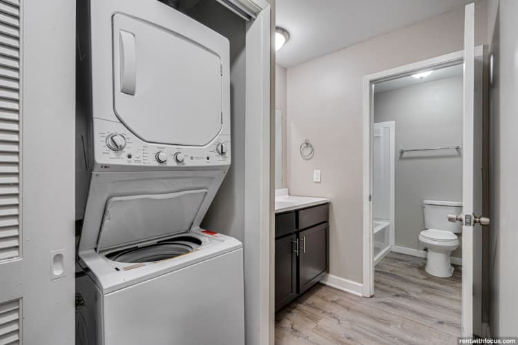 Greenfield apartments for rent - image - large (54).jpg